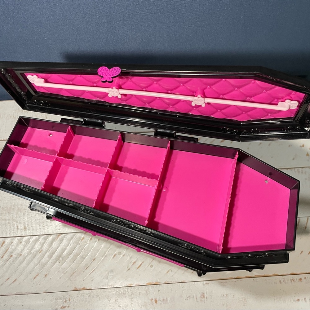 Monster High Mattel 2010 Coffin Jewelry case